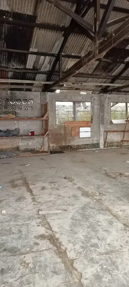 Dsewakan100jt  lt1000m lb200m rumah+tanah utk usaha raden Saleh depok
