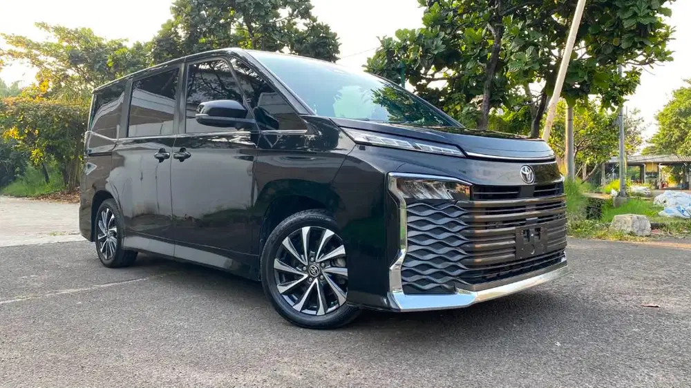 Toyota Voxy 2023