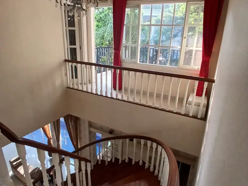 Dijual Rumah di Taman Grisenda Design American Classic