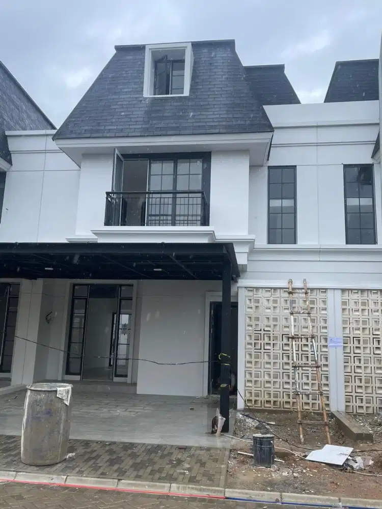 Disewakan Rumah Cantik 3 lantai