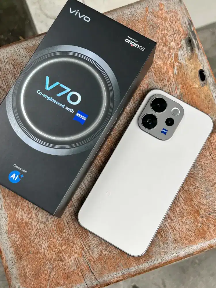 Vivo V70 5G ram 12/512gb second likenew