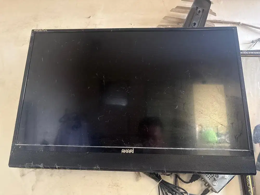 TV ANALOG AKARI 32INCH PLUS STB