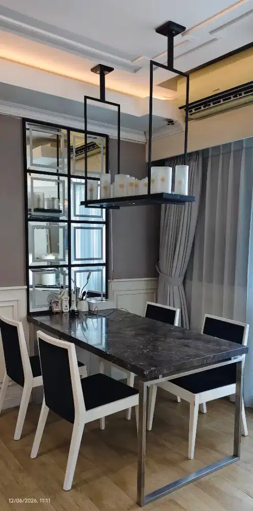 Meja Makan Modern 4 Kursi