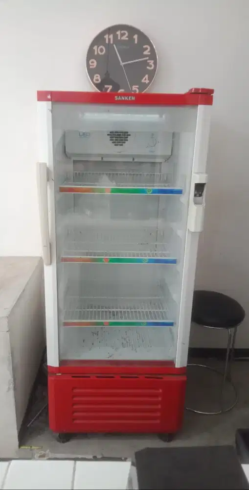 dijual showcase