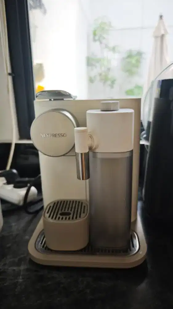 Mesin kopi Nespresso Gran Lattisima