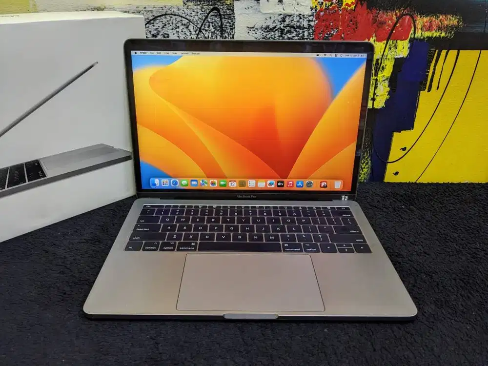 Laptop Apple MacBook Pro 13 2017 Core i5 8/128 Intel Iris Siap Pakai