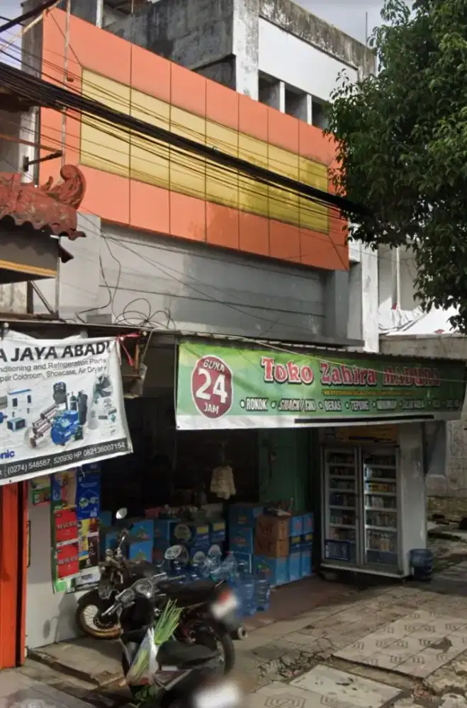 diJUAL  C E P A T bangunan 2 lantai pusat kota, startegis untk usaha..