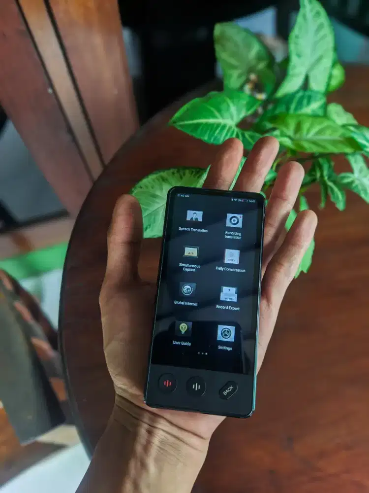 iFLYTEK Smart Translator Dual Screen