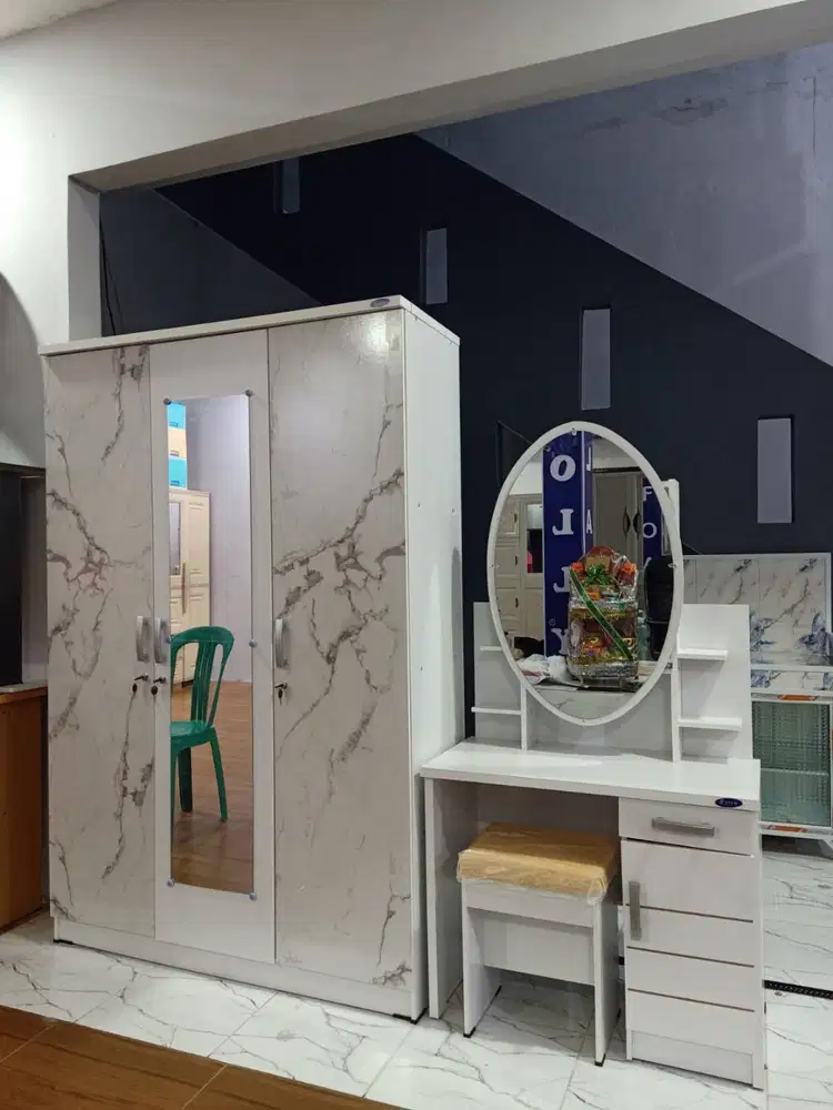lemari pakaian 3 pintu set meja rias oval