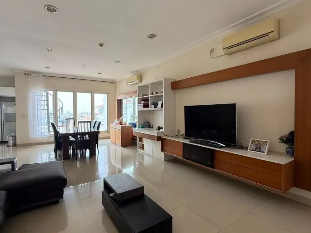 Disewakan Cepat Rumah di atas Mall Siap Huni di The Villas MOI, Fully Furnished, Akses Langsung ke Mall