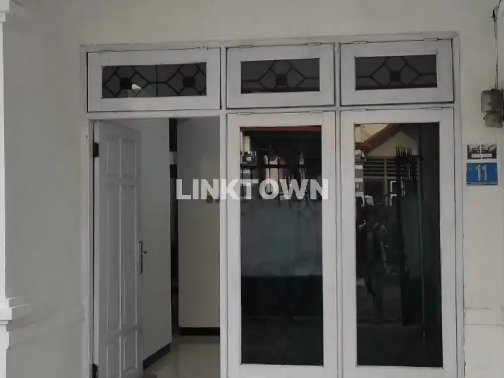 Disewakan Termurah Rumah Lokasi Strategis di Semampir Tengah Dekat Merr