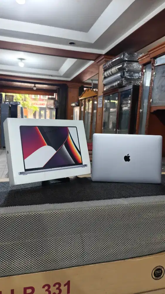 laptop apple MacBook pro 16 inch, i7 16GB 256GB, touch bar, batre awet