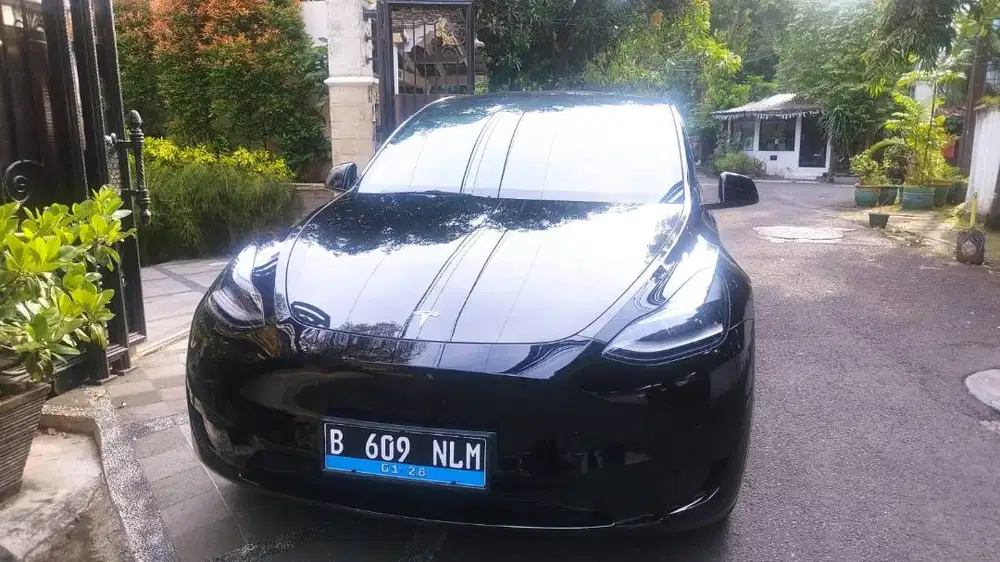 TESLA TYPE Y AT SECOND