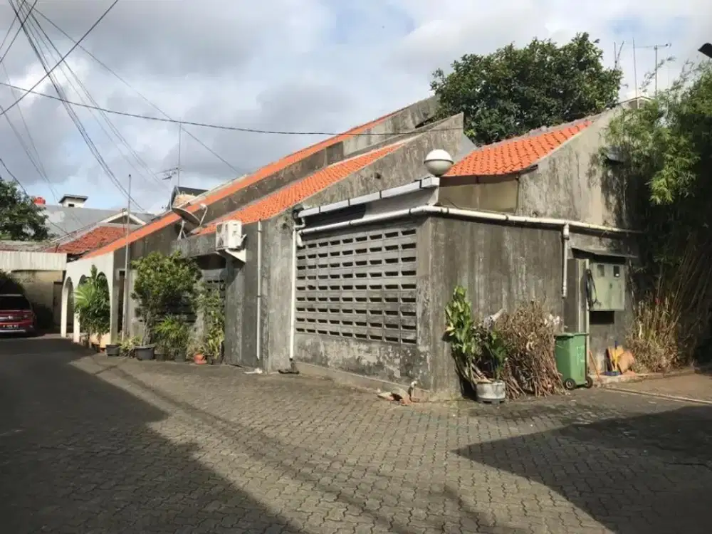 Di Sewakan Rumah Dengan Halaman Luas, Tanjung Duren, Jakarta Barat.