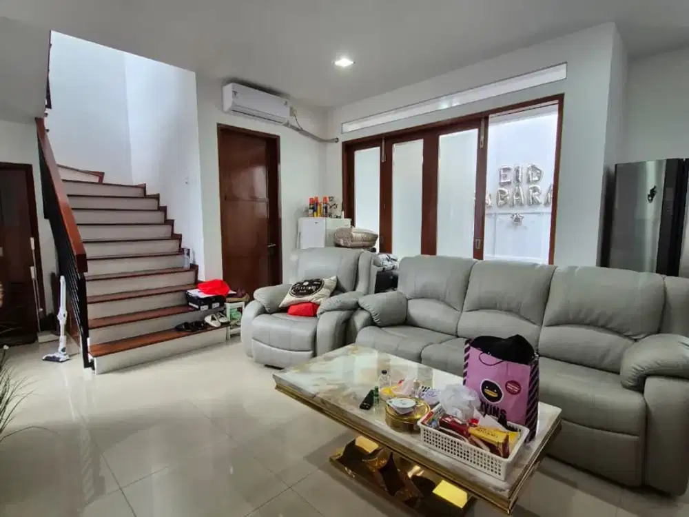 Dijual Rumah 2 Lantai Strategis Ada Kitchen Set dan Balkon Dekat Global Jaya School dan Stasiun Sudimara di Bintaro Tangsel Lh-16922
