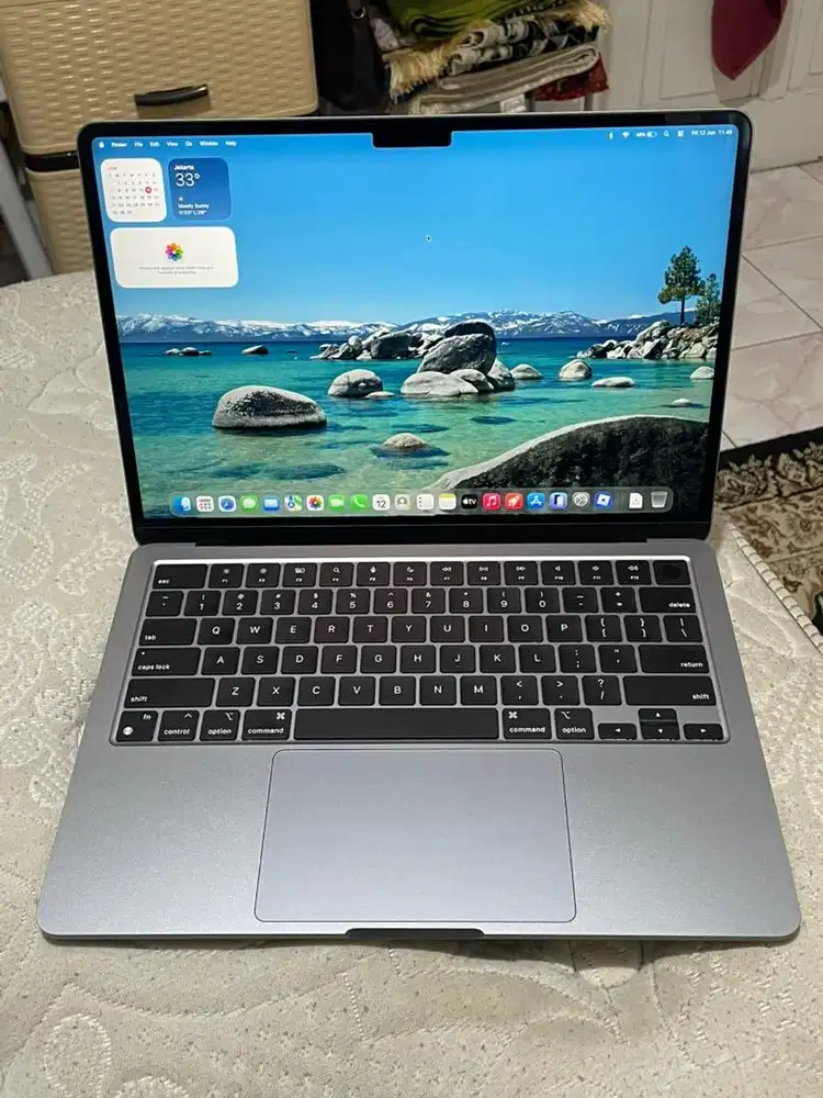 MacBook Air 2024 M3 8/256 (13 inch)