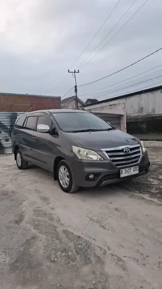 innova barong 2.5 G AT 2014