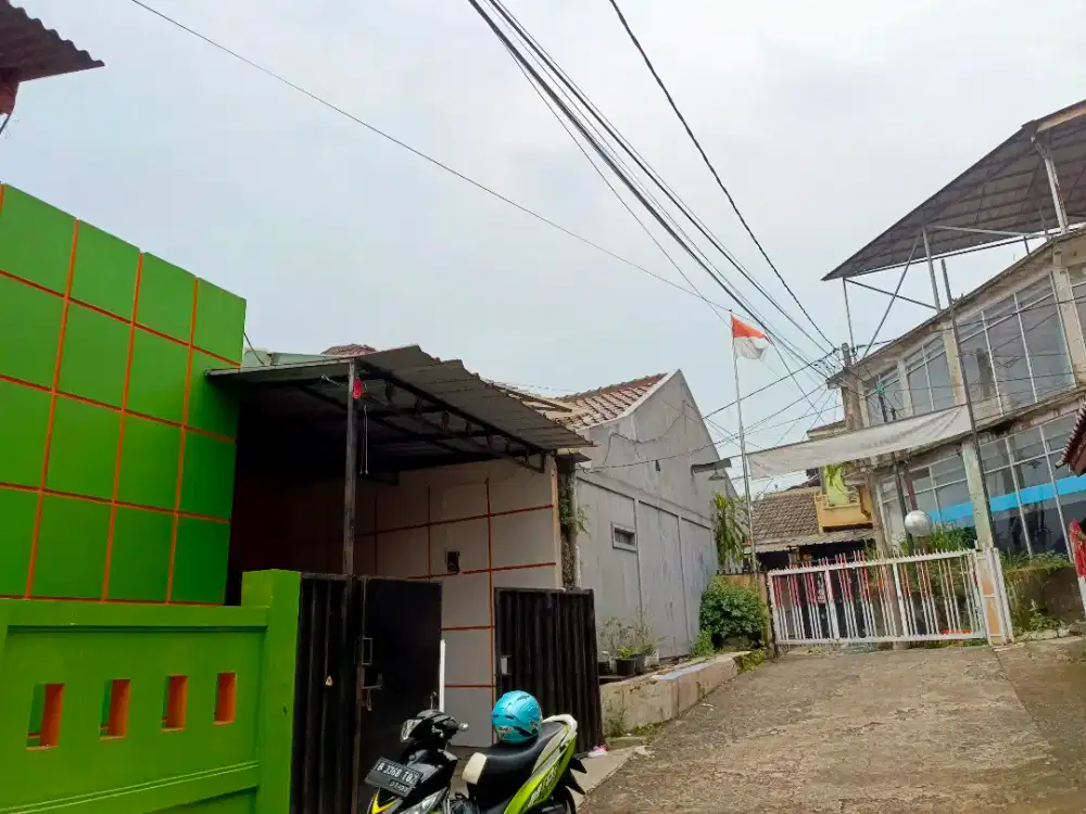 Di kontrakan 1 rumah dekat station kereta 3 kamar 2 kamar mandi