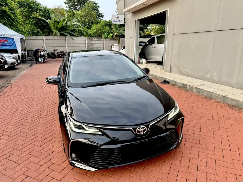 Toyota Altis 1.8 V 2022 AT attitude black