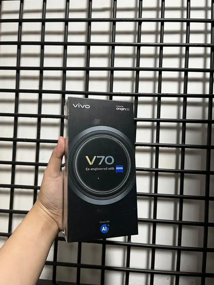 VIVO V70 8/256GB New
