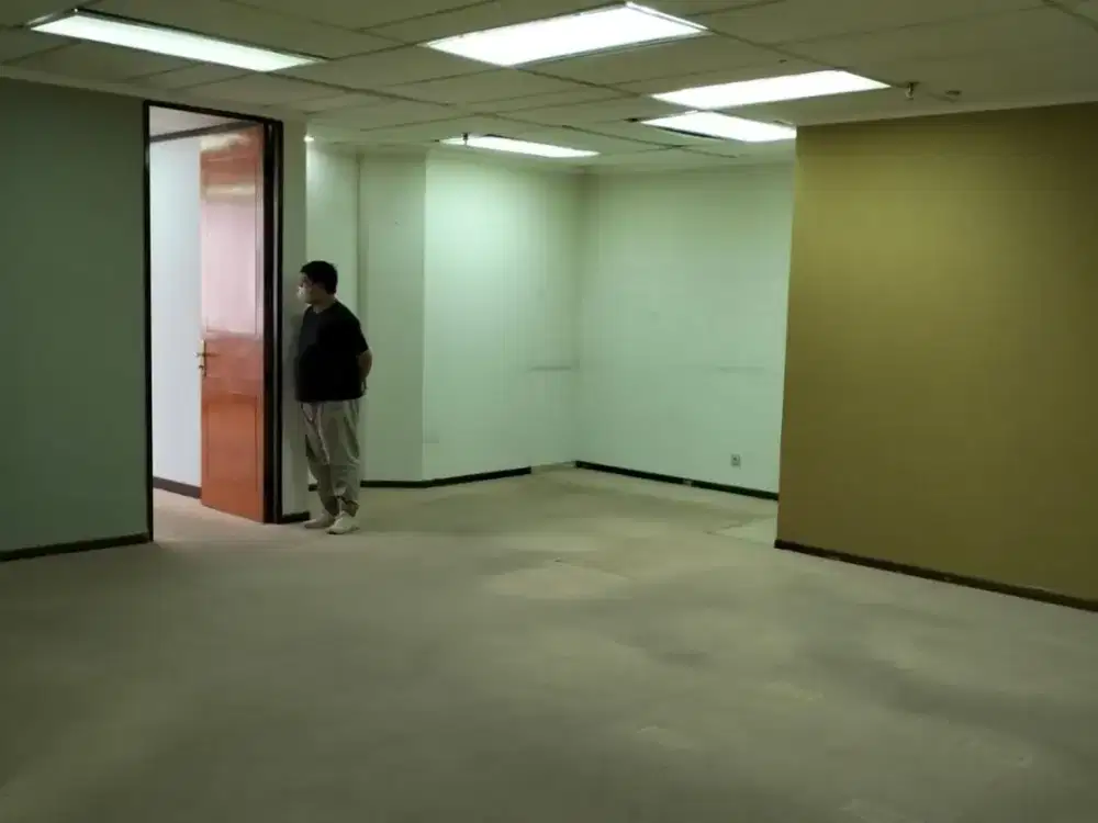 SEWA KANTOR DI JAKARTA SELATAN 123M2 PARTISI 170K NEGO