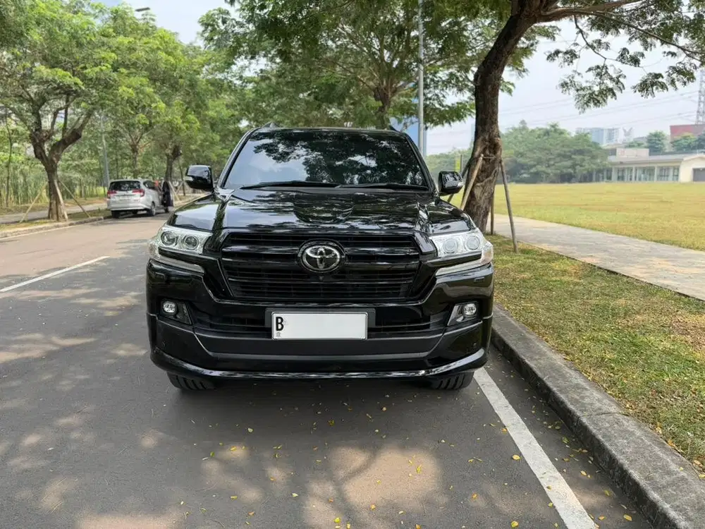 Land Cruiser VXR V8 tahun 2019 Very Good Condition