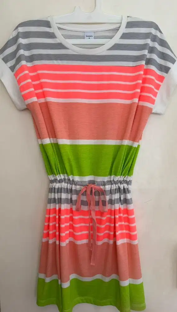 Dress wanita, bahan adem