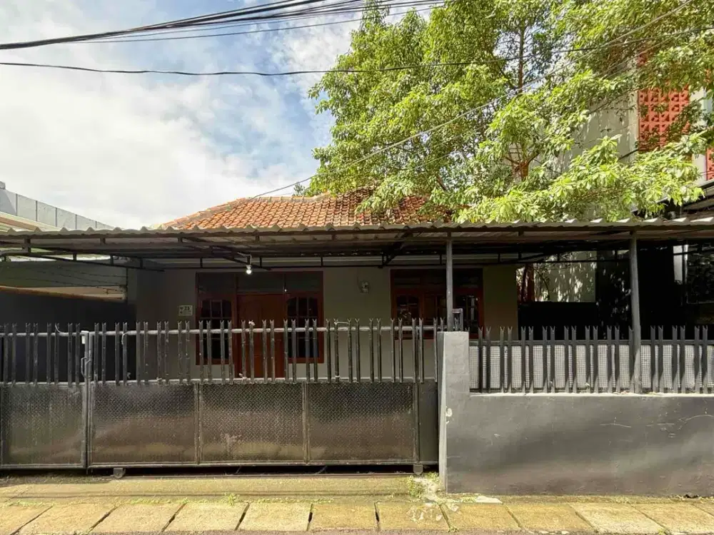 DIJUAL RUMAH STRATEGIS DI MANGGARAI - PASAR MANGGIS COCOK KOS