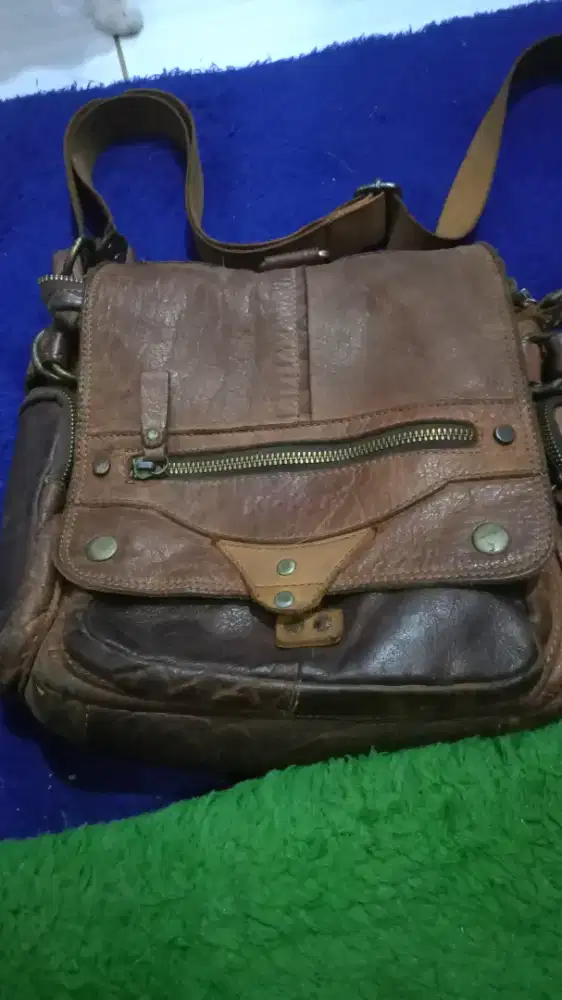 Leather Sling bag merk Kickers