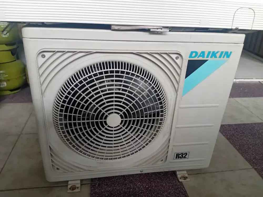 Ac Daikin 1/2 pk, hrg 2.350 jt + pasang