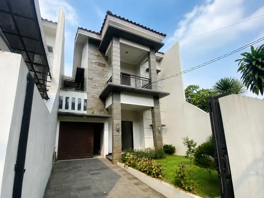 Disewakan Rumah Besar Pejaten Barat, 4+1 KT, Garasi & Carport, Lokasi Strategis