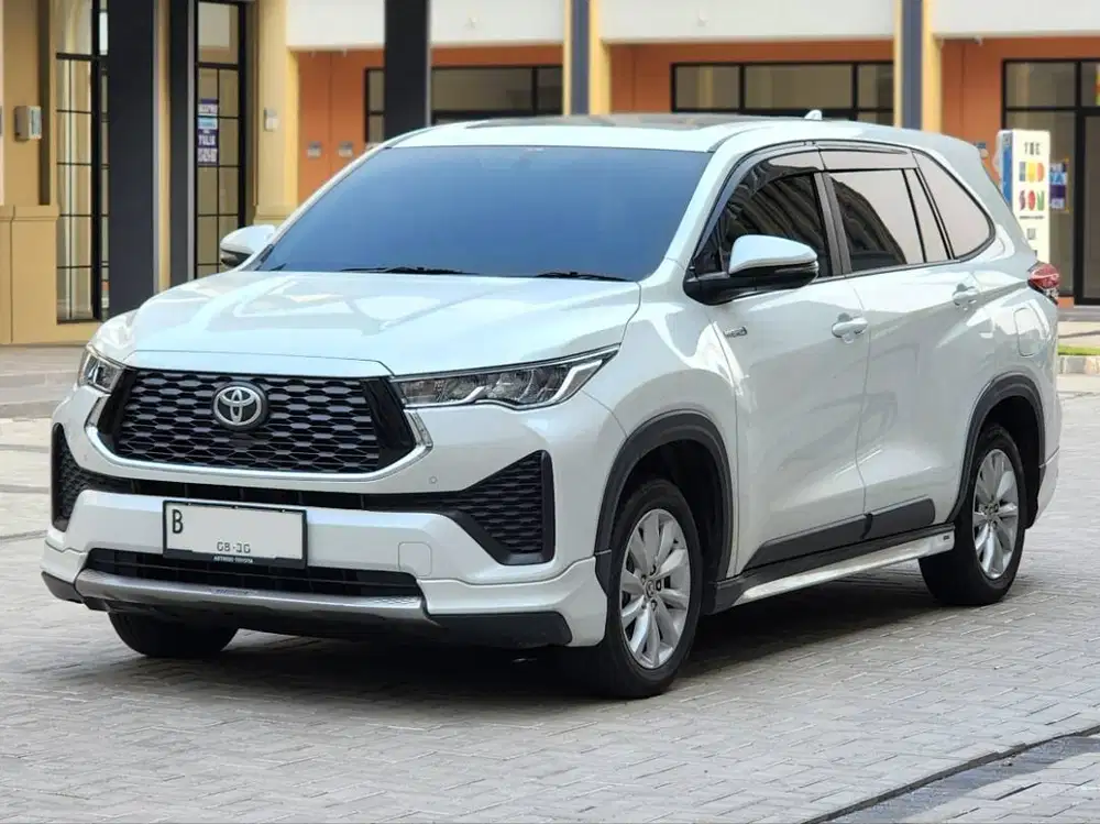 Toyota Innova Zenix HV V AT Modelista 2025