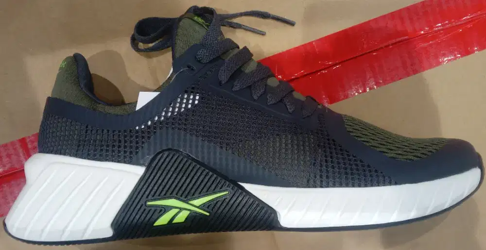 Sepatu Olah raga Pria
