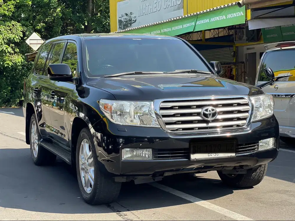 LAND CRUISER 200 SAHARA DIESEL AT 2010