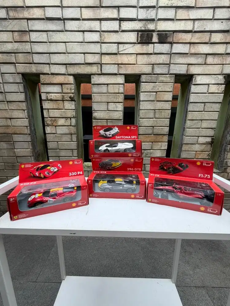 Paket Koleksi Diecast Ferrari Shell V-Power