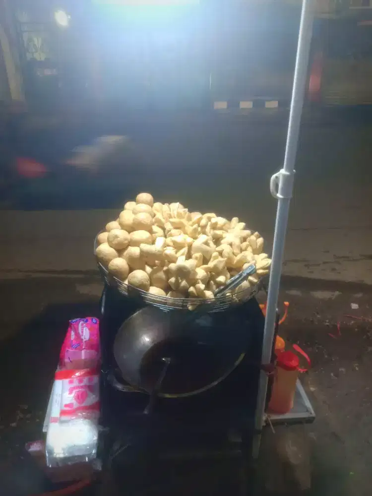 Di cari penjaga warung kaki lima.