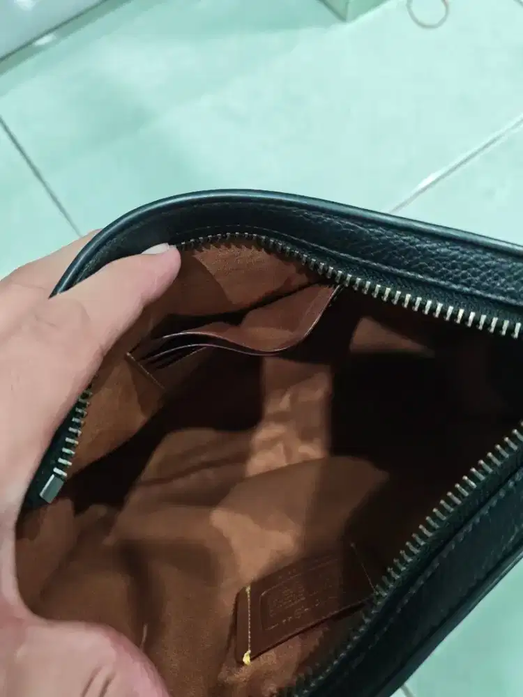 Tas coach pria selempang