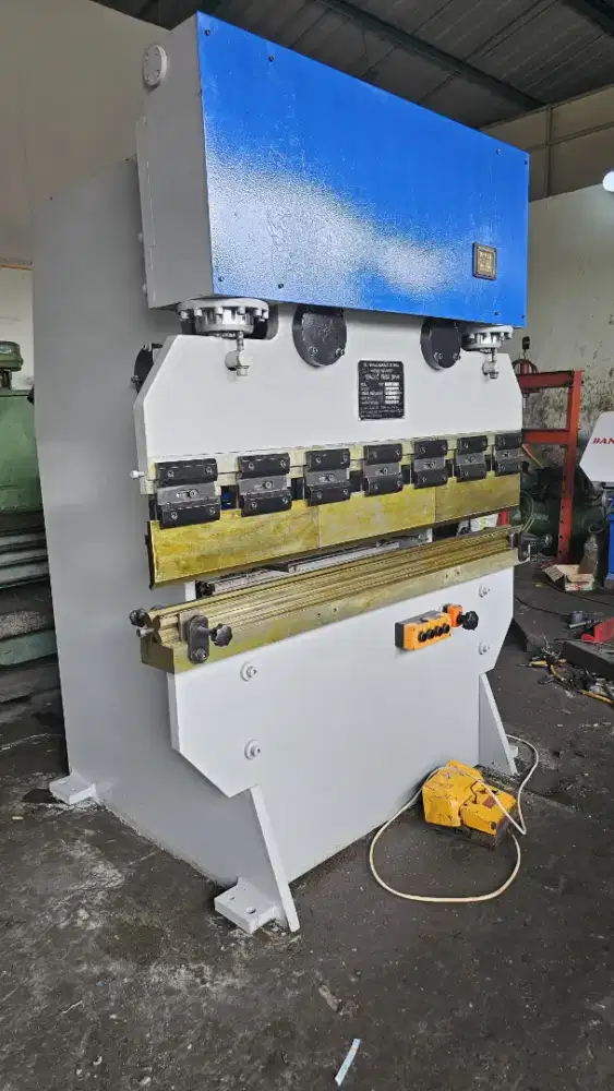 Mesin bending 63 ton