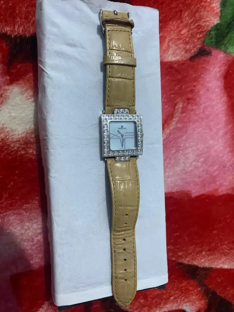 Jam wanita swarovski