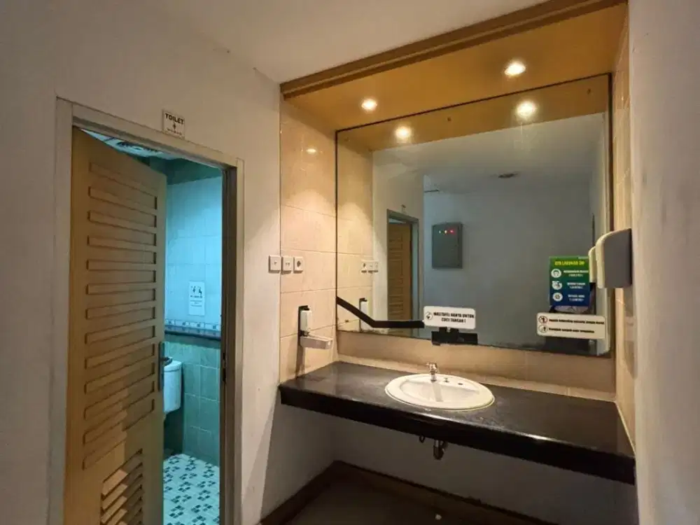 Gedung Showroom Komersial Dijual di Gunung Sahari Jakarta Pusat