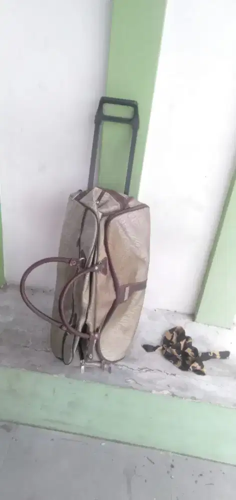 Laku di jual tas jinjing tangan ,tas koper  ada tangkai ,rodanya