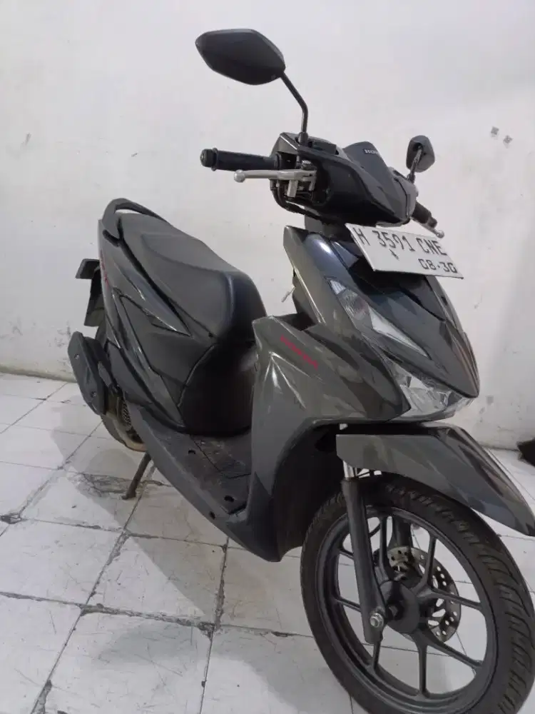 beat delux iss hitam 2025