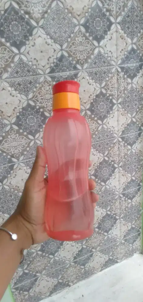 Laku di jual semua macam botol dan perkakas dapur ,tas,sepatu,dll