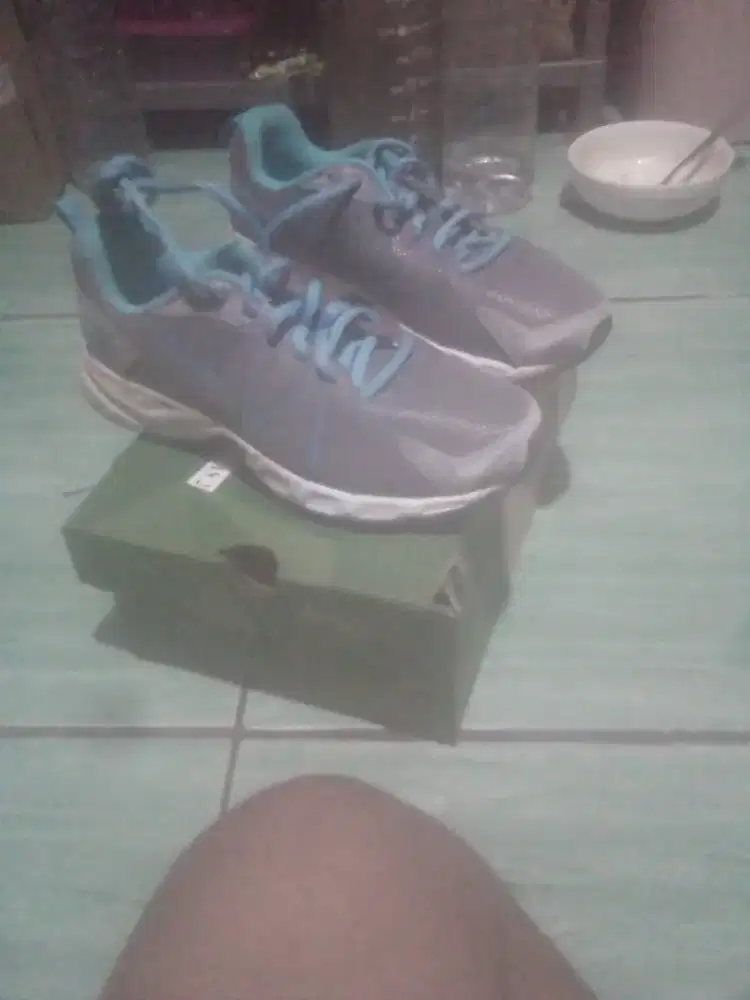 Jual cepat sepatu running Nike baru beli