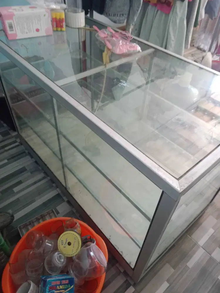 Etalase aluminium bekas murah