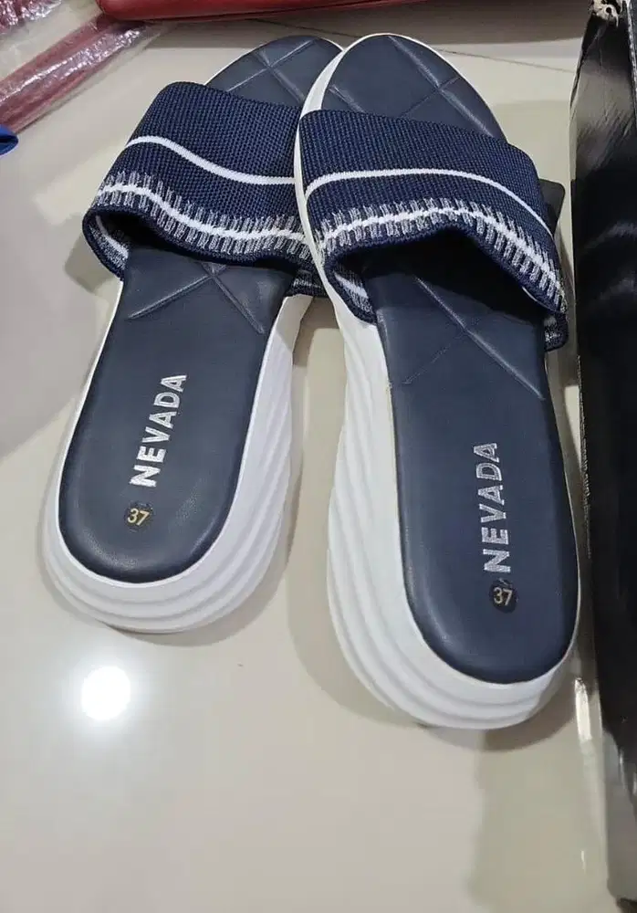New Sendal Nevada size 37
