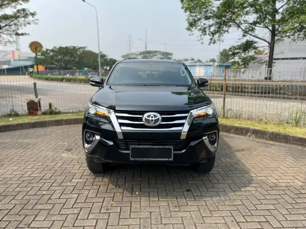 TOYOTA FORTUNER VRZ 4X2 2016 Hitam