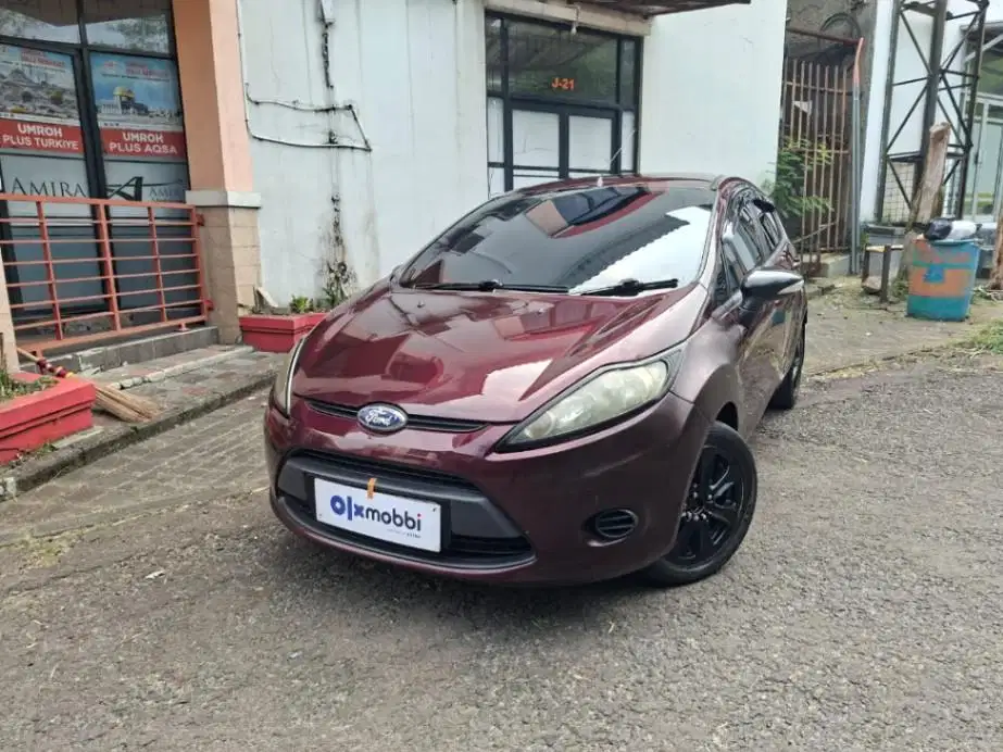 Pajak Panjang - Ford Fiesta 1.4 Trend Bensin AT 2012 Ungu