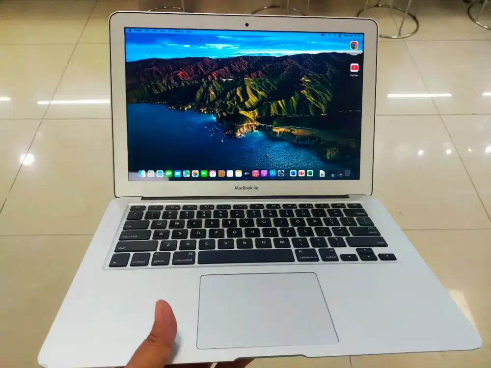 Dijual MacBook Air 2017 Intel i5 ram 8GB SSD 128GB Mac OS MONTEREY