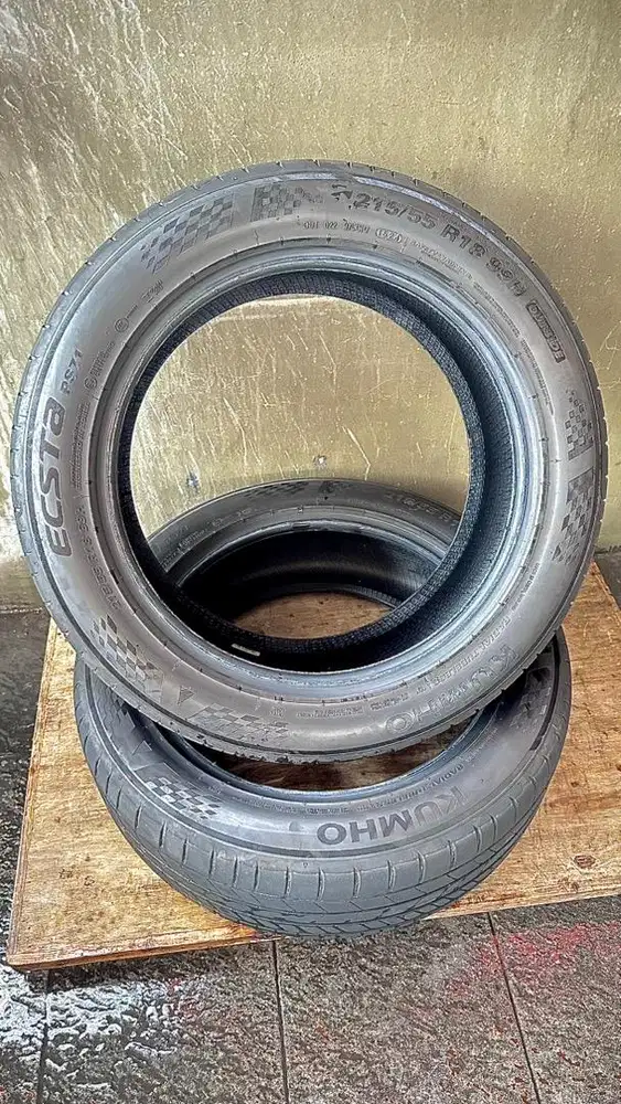 Jual cepat 2 BAN KUMHO ECSTA 215/55/R18